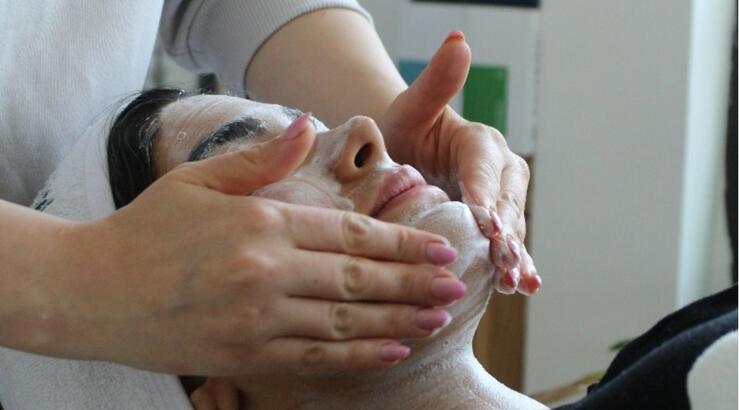 Facial massage: Το μυστικό lifting χωρίς επεμβάσεις