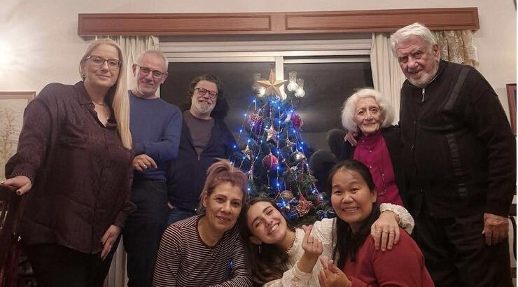 Οικογένεια Μπεμπεδέλη και Καυκαρίδου: Έτσι μας εύχονται καλά Χριστούγεννα [εικόνα]