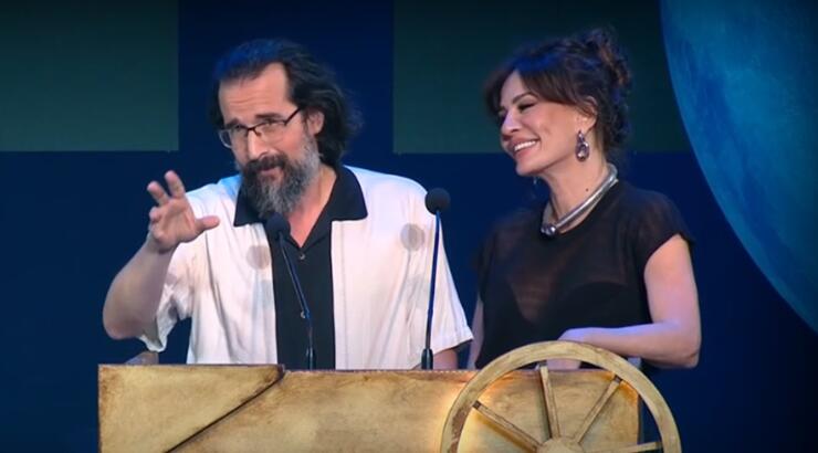 Τάσος Νούσιας: Eπική γκάφα σε βραβεία - Ανακοίνωσε το όνομα νικήτριας ηθοποιού πριν τις υποψηφιότητες