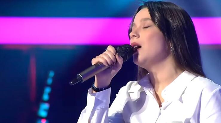 The Voice: Η Κύπρια Νεφέλη εντυπωσίασε με την ερμηνεία της στο «Skyfall» [βίντεο]