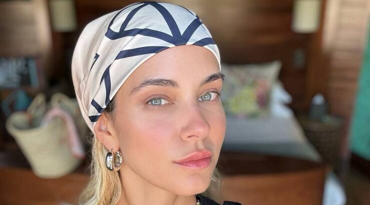 Δούκισσα Νομικού: Με τσάντα που στοιχίζει 70 ευρώ και θα κρατάς όλο το φθινόπωρο