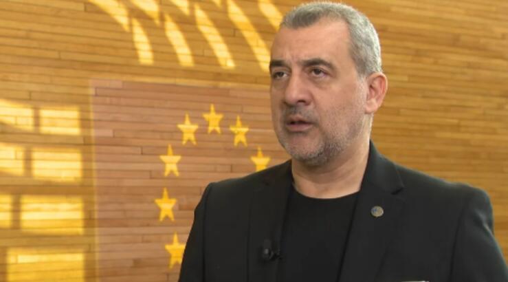 Λουκάς Φουρλάς "Κάθε φορά που ακούω ότι “έφυγε” από τη ζωή ένα παιδί, το ξαναζώ" [βίντεο]