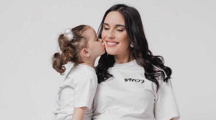 Έλενα Θεοδώρου: Φωτογραφίζει την κόρη της αγκαλιά με το νεογέννητο αδερφάκι της [εικόνα]