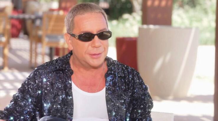 Ο Γιώργος Μαζωνάκης «σπάει» τη σιωπή του για τους γονείς και τις αδερφές του: «Να βάλουν μυαλό»