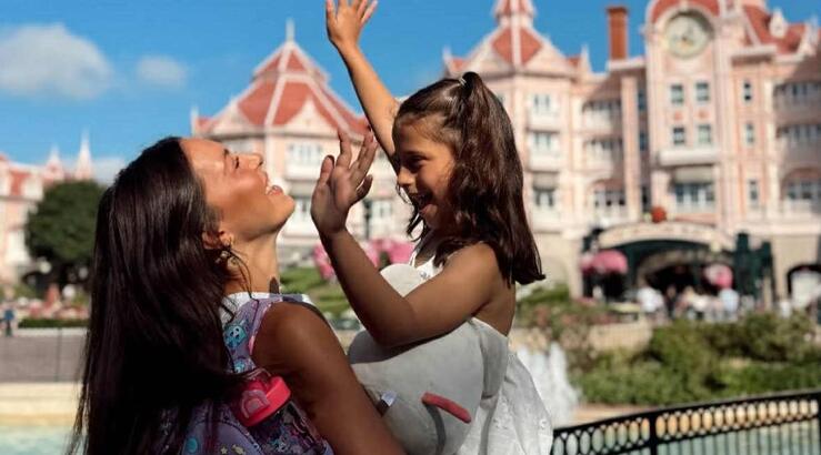 Εβελίνα Σκίτσκο: Με την κόρη της στη Disneyland [εικόνες]