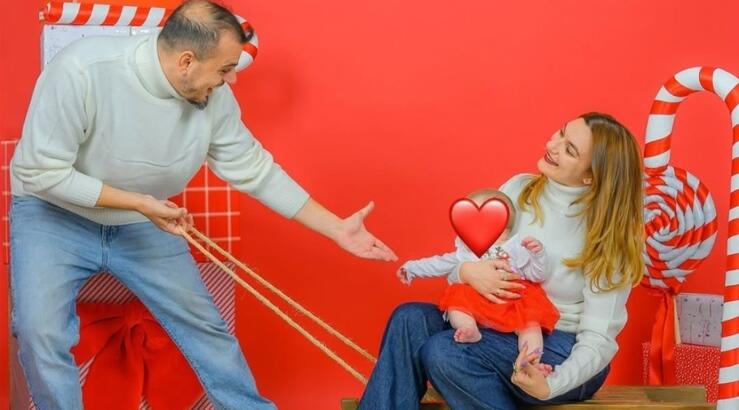 Λαμπροπούλου - Σταύρου: Η χριστουγεννιάτικη φωτογράφηση με την κόρη τους, Λετίσια [εικόνα]