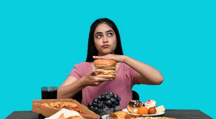 Προκαλούν ακμή τα λιπαρά φαγητά; Ειδικός δίνει την απάντηση