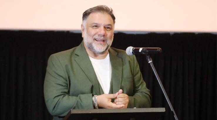 Γρηγόρης Αρναούτογλου: «Θα ήθελα όταν φύγω να λένε στον γιο μου συγχαρητήρια για τον πατέρα σου» [βίντεο]