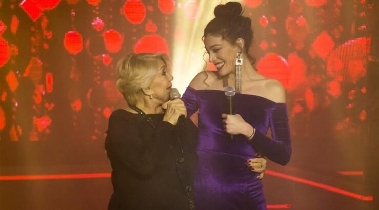 H ανάρτηση της Ήβης Αδάμου με τη Μαρινέλλα - Η στιγμή που νανούριζε τη νεογέννητη τότε κόρη της [βίντεο]