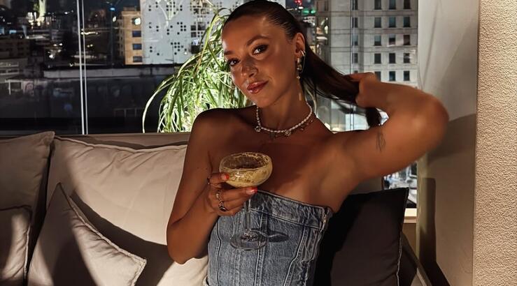 Εβελίνα Σκίτσκο: Με το πιο glowy καθημερινό μακιγιάζ για το καλοκαίρι