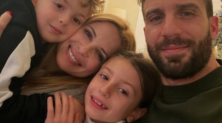 Χριστιάνα Αριστοτέλους: Οικογενειακή βόλτα στη θάλασσα με τα παιδιά της [εικόνα] 