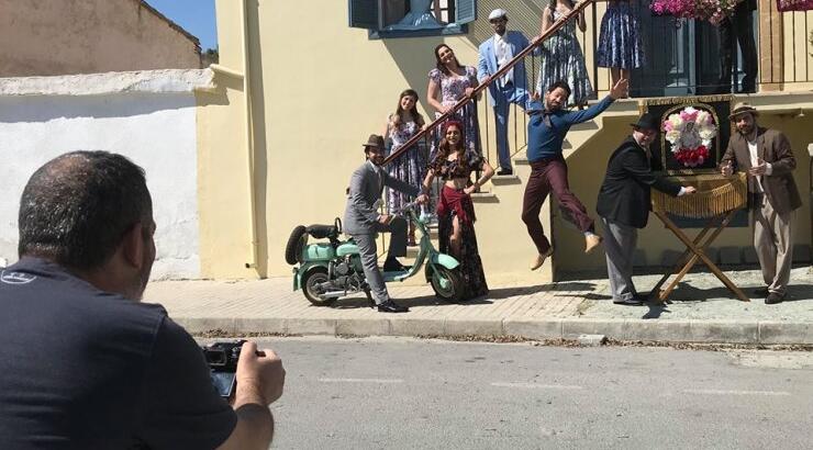 Η θεατρική ομάδα του Λώρη Λοϊζίδη ανεβάζει "Λατέρνα, φτώχεια και φιλότιμο"