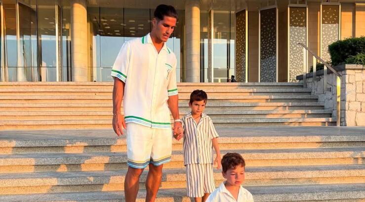 Πιέρος Σωτηρίου: Ο μικρός του γιος του κάνει παρέα ενώ κάνει recovery στο σπίτι [εικόνα]