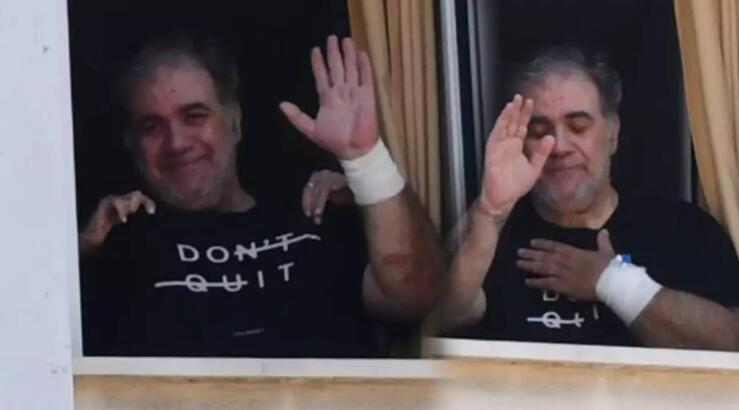 Συγκινητική στιγμή: Ο Δημήτρης Σταρόβας χαιρετά από το παράθυρο του νοσοκομείου [εικόνες]
