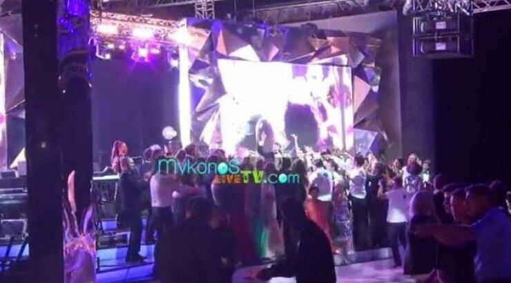 Γάμος €2.000.000 στην Μύκονο με αστακούς, σαμπάνιες, Ρωσίδες καλλονές και μια χρυσή ανθοδέσμη! [βίντεο]