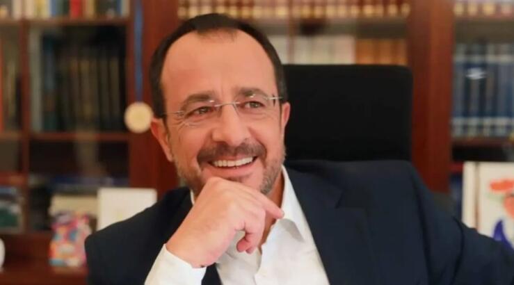 Νίκος Χριστοδουλίδης: Στις κερκίδες της Πάφου Fc παρακολούθησε αγώνα μαζί με τις κόρες του [εικόνες]