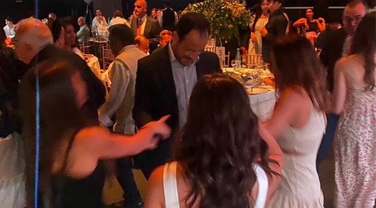 Ο Νίκος Χριστοδουλίδης εξομολογείται τι δεν κατάφερε να πείσει τις κόρες του να κάνουν