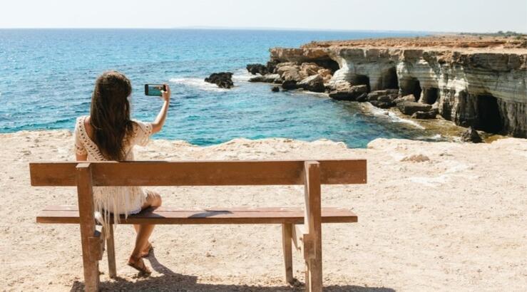 Όλη η αλήθεια για την παραλία των influencers και content creators στην Αγία Νάπα