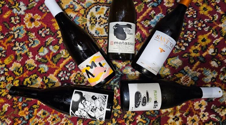 Το Souvenir Social Ανοιξε τις πορτες του – Άνεση, κοκτέιλ, κρασια και κλασικά πιατα εκτελεσμένα με τέλειο τρόπο.