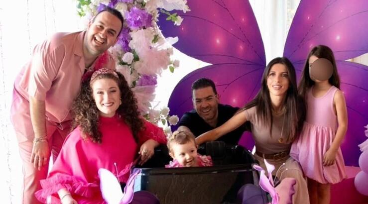 Δίπλαρος – Ροτσίδου: Οι τρυφερές στιγμές με τη βαφτιστήρα τους λίγο πριν τη βάφτιση [εικόνες]