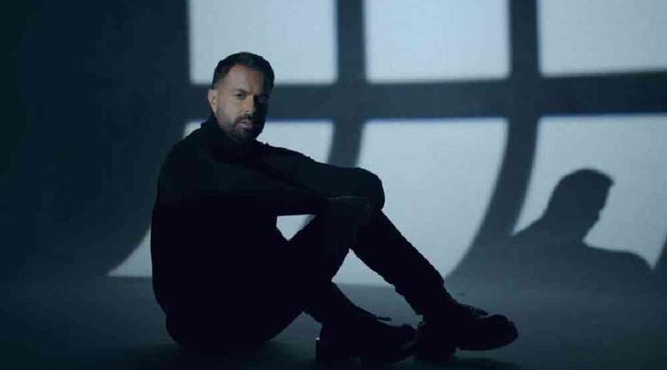 Ηλίας Βρεττός: «Μετά το ταξίδι ήμουν στο σπίτι μου πέντε μέρες με κατάθλιψη» [βίντεο]