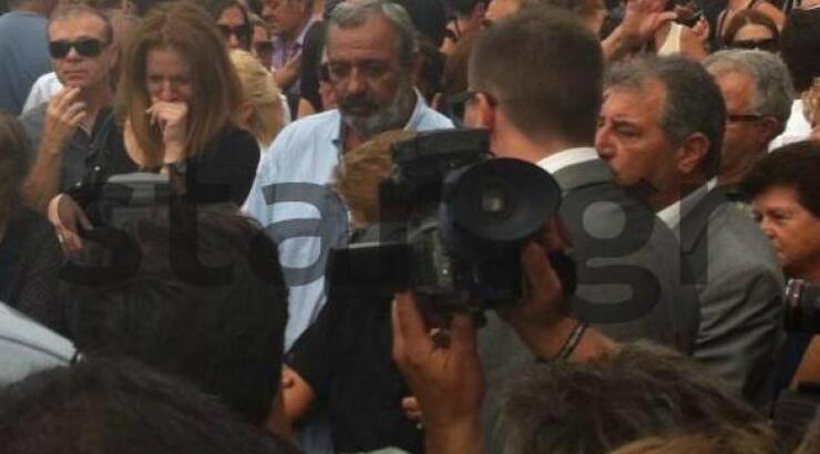 Ατέλειωτος θρήνος στην κηδεία του Μιχάλη Ασλάνη