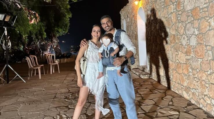 Άλκης Χρήστου - Δέσποινα Χατζηζαχαρία: Με τον γιο τους φορώντας matchy - matchy μαγιό στην παραλία [εικόνες]