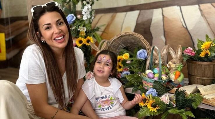 Ελένη Χατζίδου: Αποκάλυψε πρώτη φορά το πρόβλημα υγείας που ταλαιπωρεί την κόρη της [εικόνες]