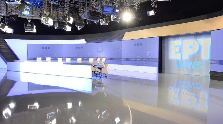 Nέα γκάφα στην ΕΡΤ: Παρουσιάστρια έμεινε «παγωμένη» στην κάμερα για 14 δευτερόλεπτα [βίντεο]