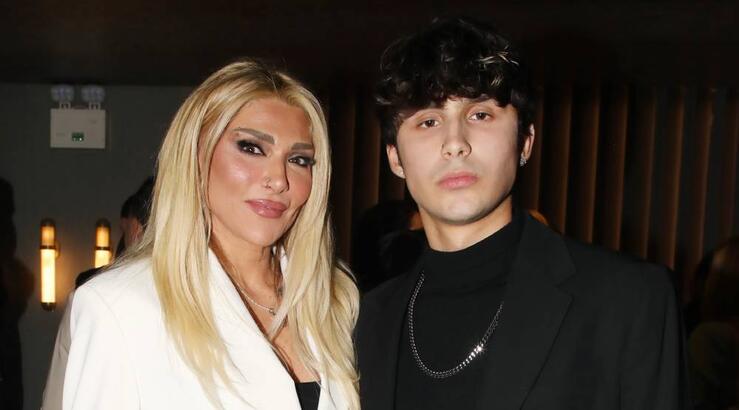 Μπάμπης Λαζαρίδης: «Δεν θα έλεγα πως είμαι ο άντρας του σπιτιού, η μητέρα μου κάνει κουμάντο» [βίντεο]