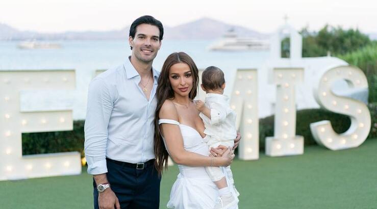 Φουρέιρα – Μποτία: Παιχνίδια στην αμμουδιά με τον ενάμιση έτους γιο τους Ερμή [εικόνα]