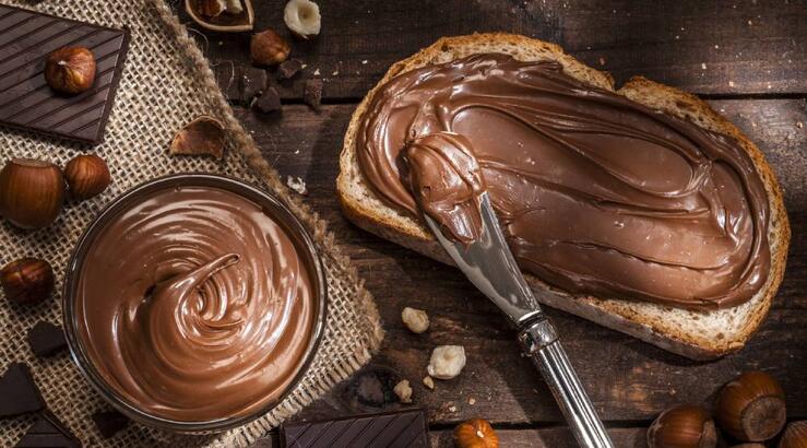 Πώς να φτιάξετε την πιο υγιεινή εκδοχή της αλοιφής σοκολάτας; 