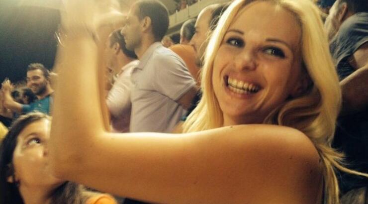 Οι οπαδοί του ΑΠΟΕΛ αποθέωσαν τη Χριστιάνα Αριστοτέλους για την απόδοση του Εφραίμ