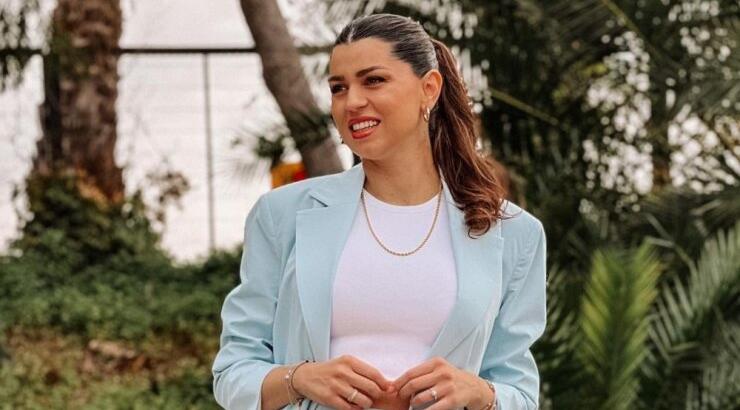 Golden goddess: Το glamorous beauty look της Κλέλιας Γιασεμίδου που θα θες να αντιγράψεις