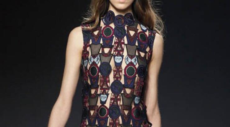 Η Μαρινέλλα στο fashion show της Mary Katrantzou στο Λονδίνο