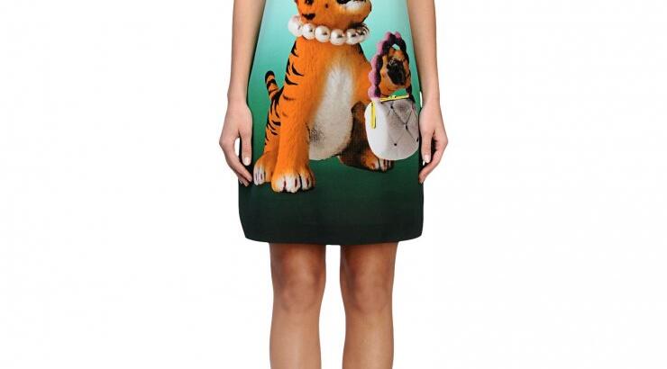  Miss Jurassic: Είσαι έτοιμη να ανακαλύψεις την νέα συλλογή Moschino Cheap and Chic; [Εικόνες]