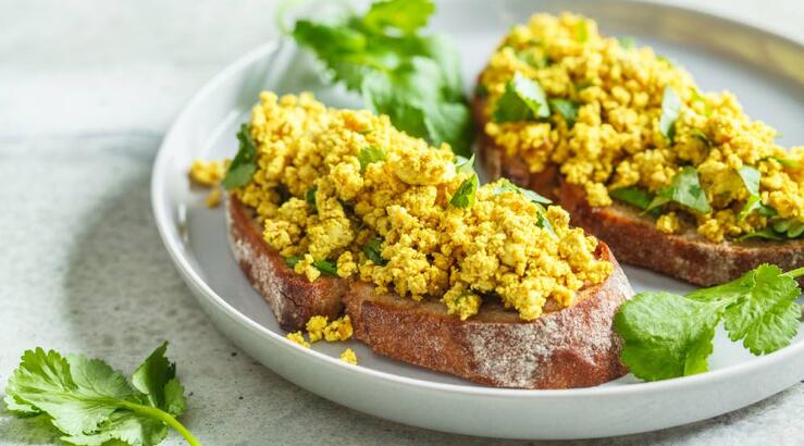 Ομελέτα με τόφου: Η πιο νόστιμη vegan επιλογή για το πρωινό σου