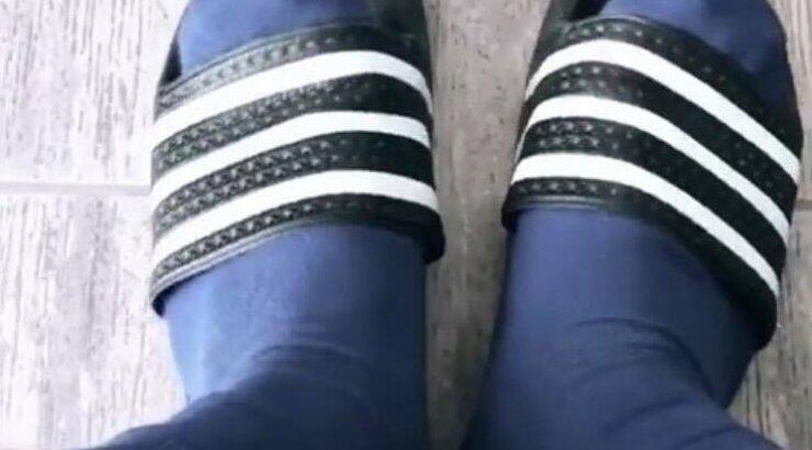 Πρόσωπο της κυπριακής τηλεόρασης πήγε δουλειά με τρύπιες κάλτσες!