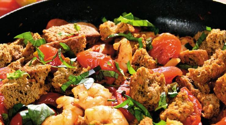 Γαρίδες σαγανάκι με τζίντζερ και βασιλικό