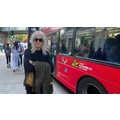 Γνωστή τραγουδίστρια αποκαλύπτει: "Όταν ερχόταν ο Καρβέλας στο σπίτι του έφτιαχνα κοτσιδάκια τα μαλλιά"