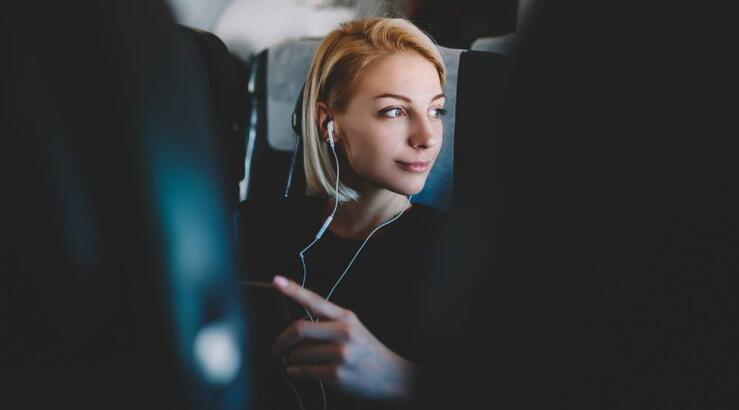 8 τροφές που δεν πρέπει να φας πριν ταξιδέψεις με αεροπλάνο