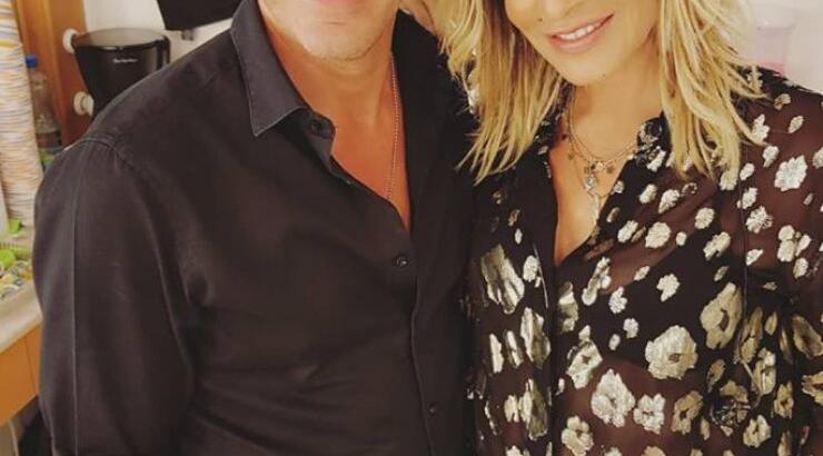 Πόσο όμορφο στιγμιότυπο! Ο Mike Ορφανίδης είχε γενέθλια και του τραγούδησε το "Happy Birthday" η Άννα Βίσση!