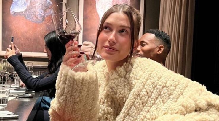 Nails Inspo: Η τεράστια τάση της σεζόν που προτείνει η Hailey Bieber