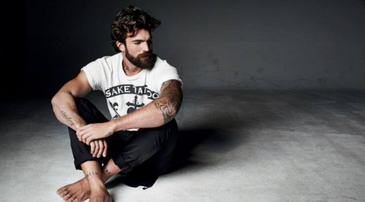 Δημήτρης Αλεξάνδρου: Έκανε ενέσιμη θεραπεία στο πρόσωπό του και μας το έδειξε!