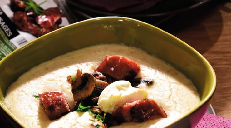 Τραχανάς με λουκάνικο Κύπρου και κρέμα τυρί