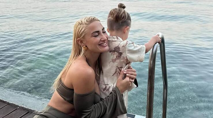 Ιωάννα Τούνη: Ο μικρός Πάρης «έκλεψε» την παράσταση κάνοντας το make up look της μαμάς του [βίντεο] 