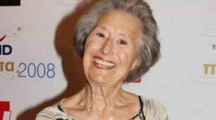 Όλα όσα γίνονται τώρα στην κηδεία της Ειρήνης Κουμαριανού