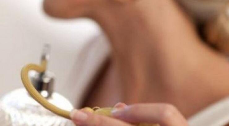 Το trick που θα κάνει το άρωμά σας να διαρκεί όλη τη μέρα!