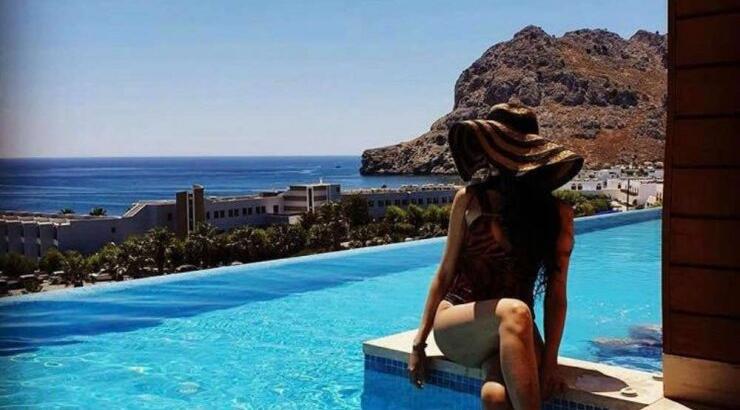 Έγκυος Κύπρια socialite και είδαμε τις πρώτες εικόνες με φουσκωμένη κοιλίτσα! 