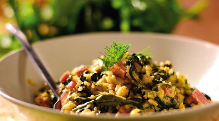 Σπανακόρυζο με τομάτα και τυρί κρέμα